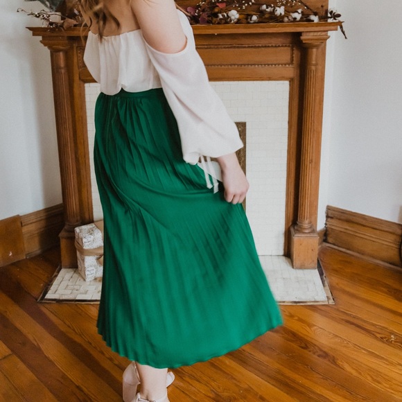 NWT Green Pleated Midi Skirt - Picture 14 of 16